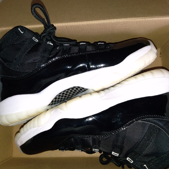 Jordan 11s jubilee 25th university main image 8